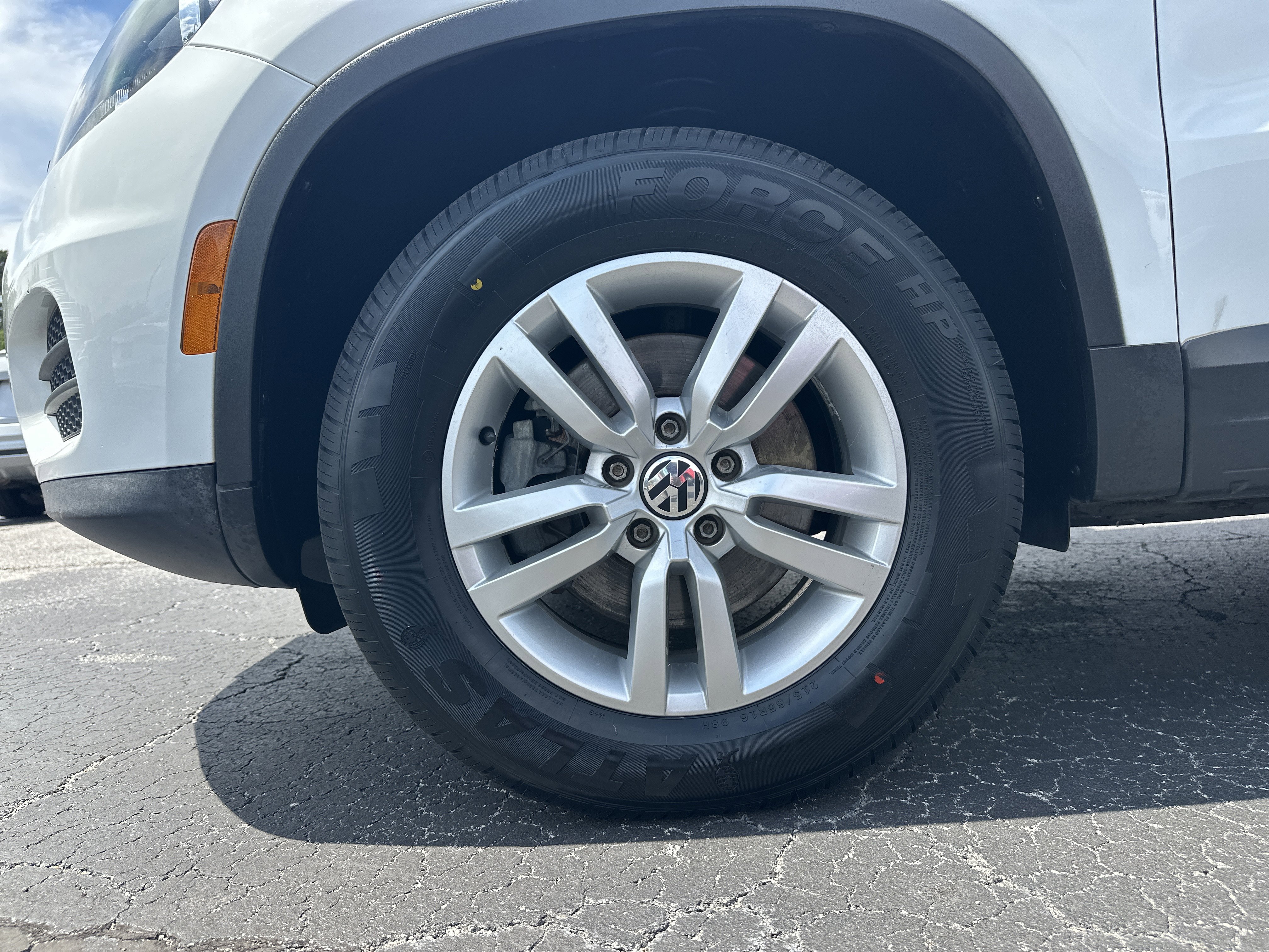 Used 2015 Volkswagen Tiguan SE FWD image 11