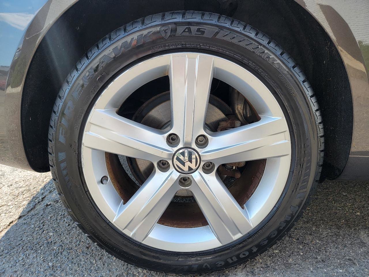 Used 2012 Volkswagen Eos Lux FWD image 23