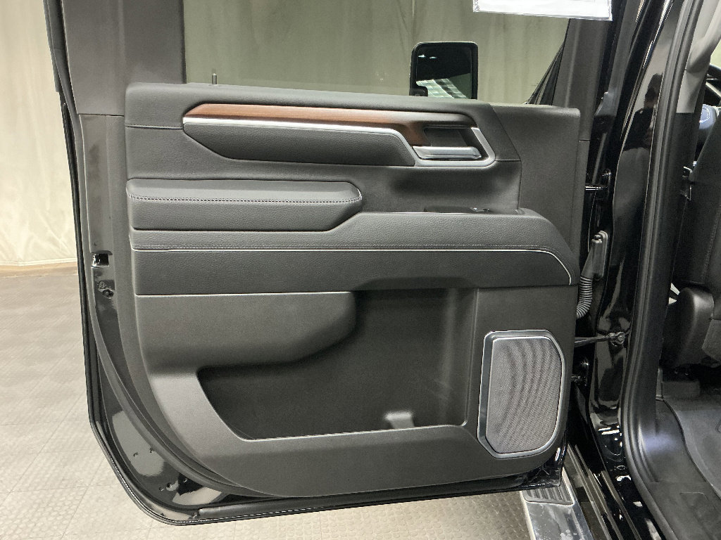 Used 2025 GMC Sierra 3500 Denali w/ Denali Reserve Package AWD/4WD image 32