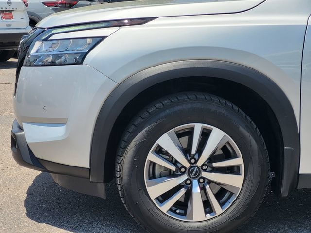 Used 2022 Nissan Pathfinder SL w/ SL Black Package FWD image 6