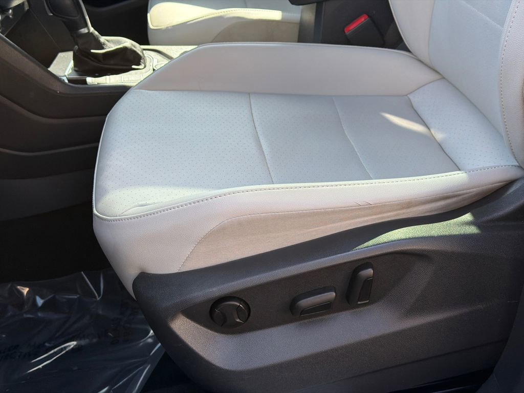 Used 2018 Volkswagen Tiguan SEL w/ R-Line Package image 17