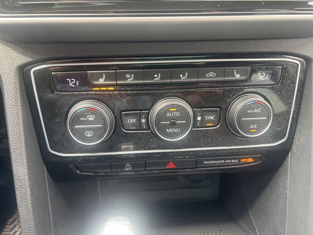 Used 2022 Volkswagen Atlas Cross Sport SEL R-Line AWD/4WD image 32