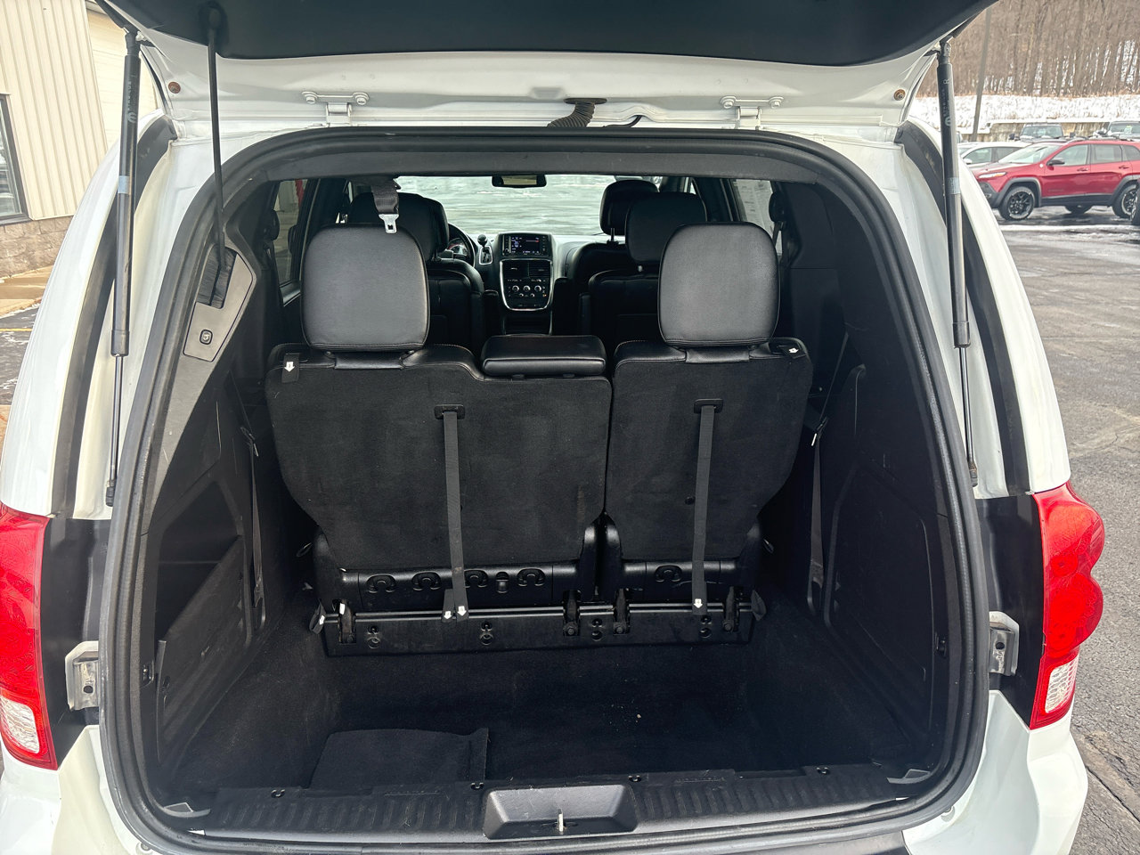 Used 2019 Dodge Grand Caravan SXT w/ Blacktop Package image 15