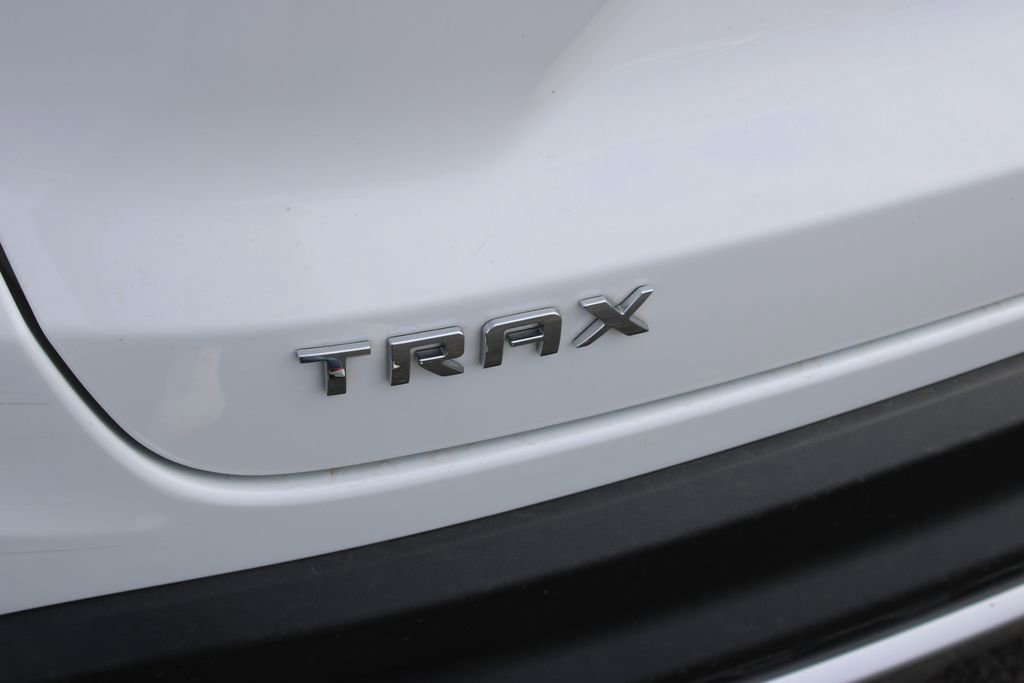 Used 2025 Chevrolet Trax LT w/ LT Convenience Package image 14