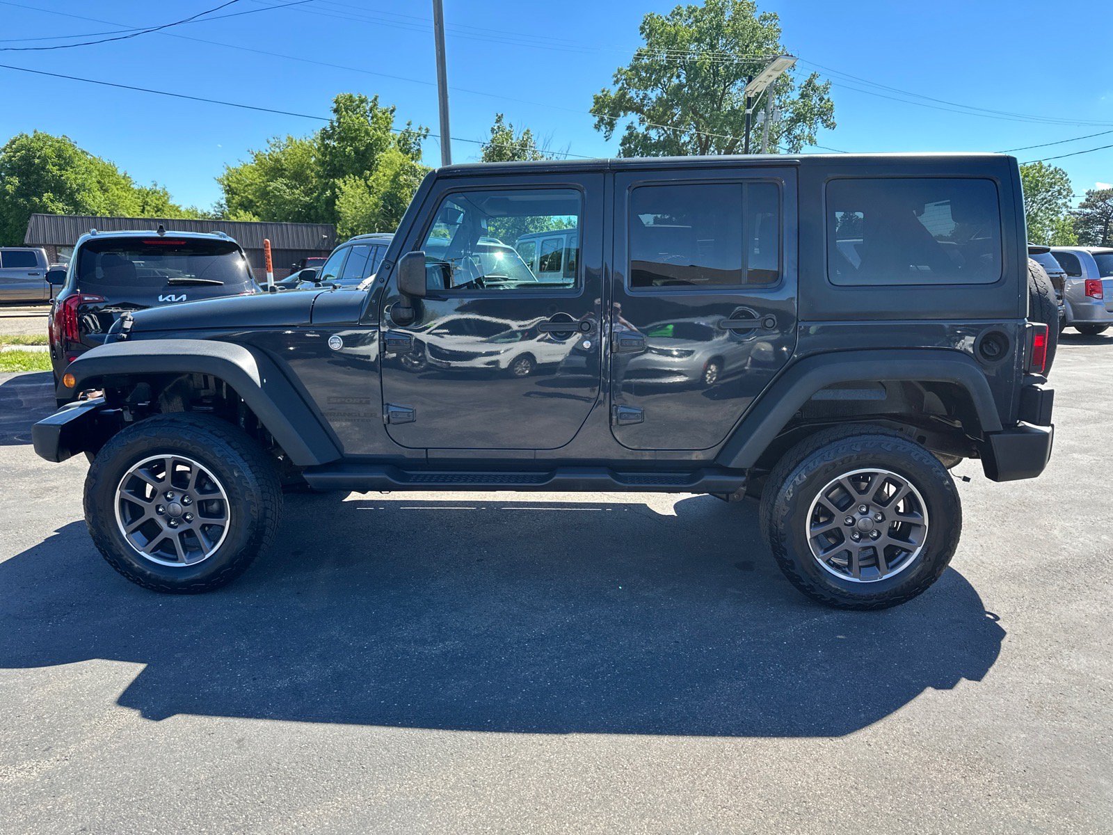 Used 2016 Jeep Wrangler Unlimited Sport w/ Quick Order Package 24S AWD/4WD image 2