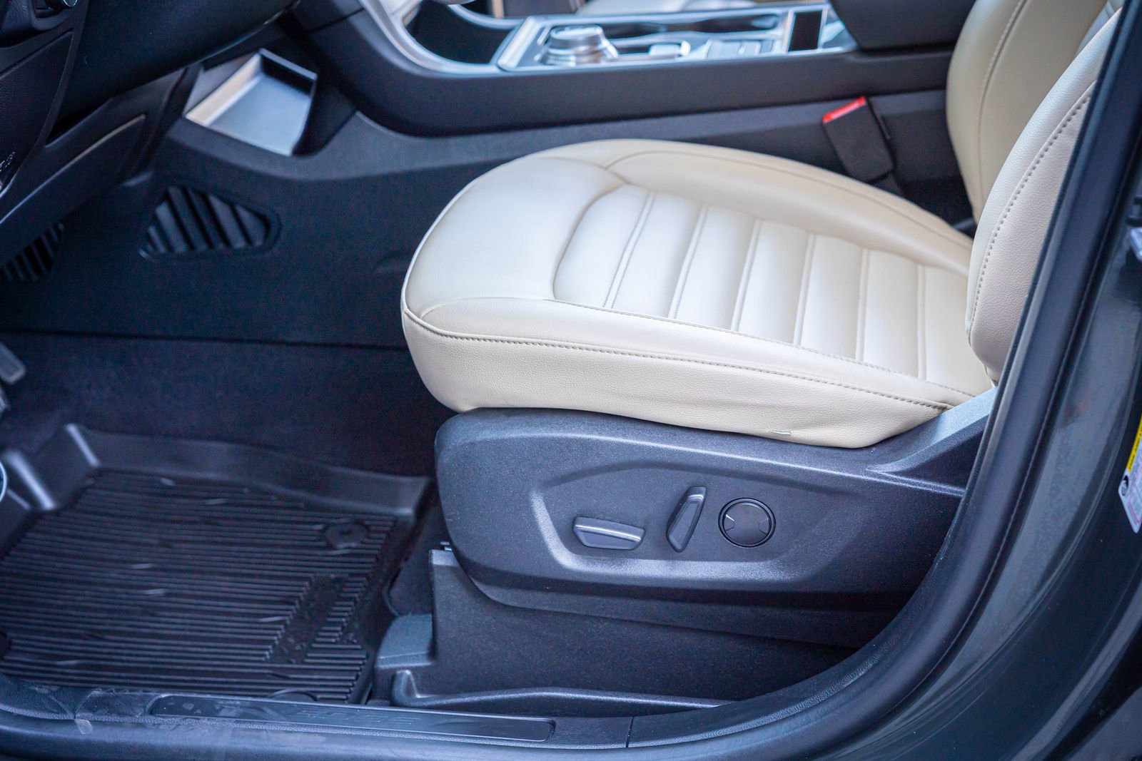 Used 2023 Ford Edge SEL AWD/4WD image 10