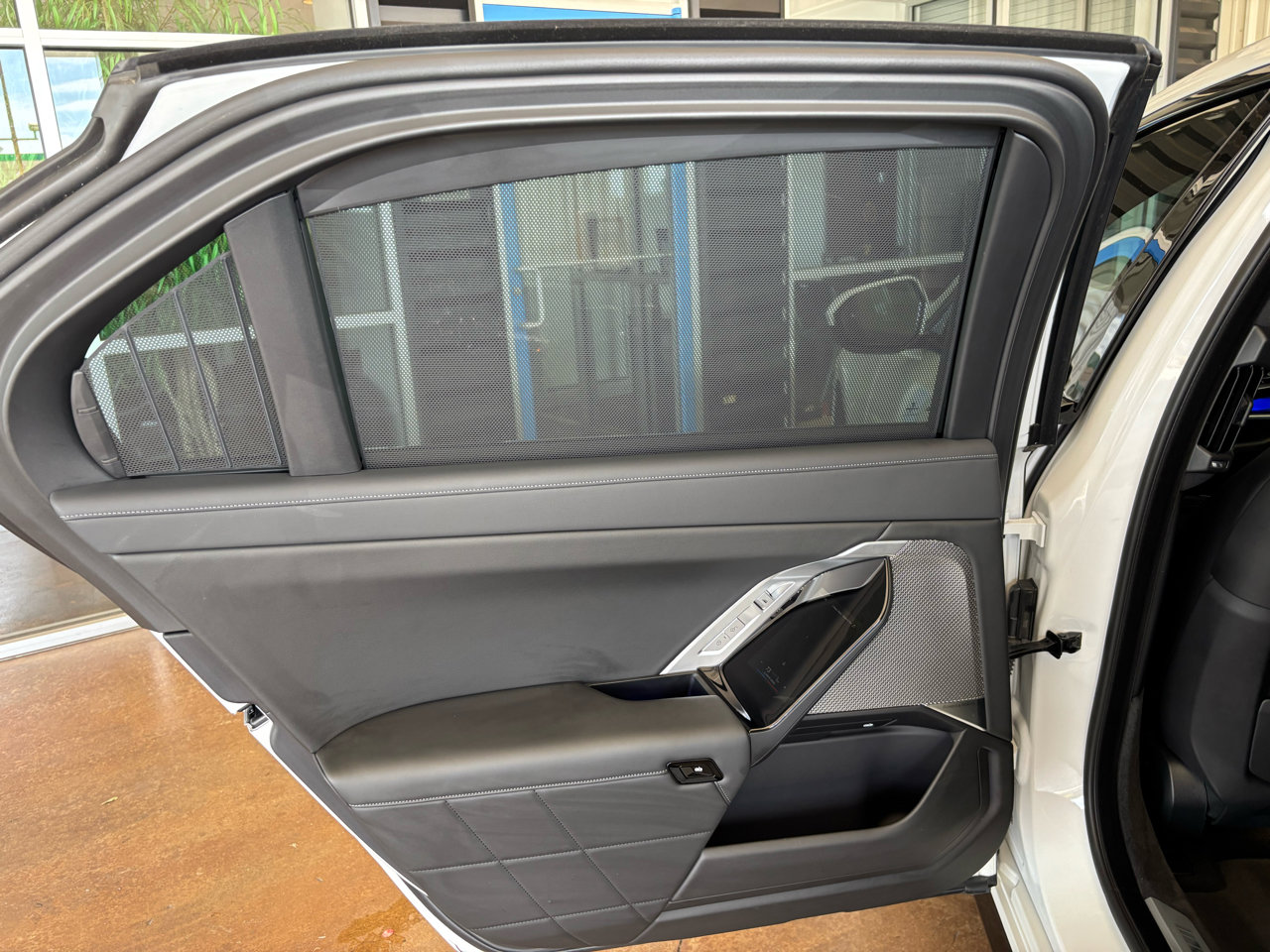 Used 2023 BMW 740i image 31