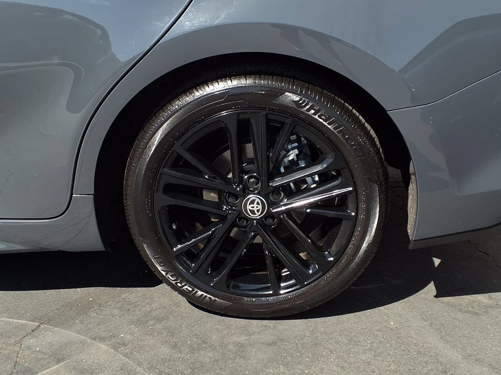 Used 2025 Toyota Camry SE FWD image 4