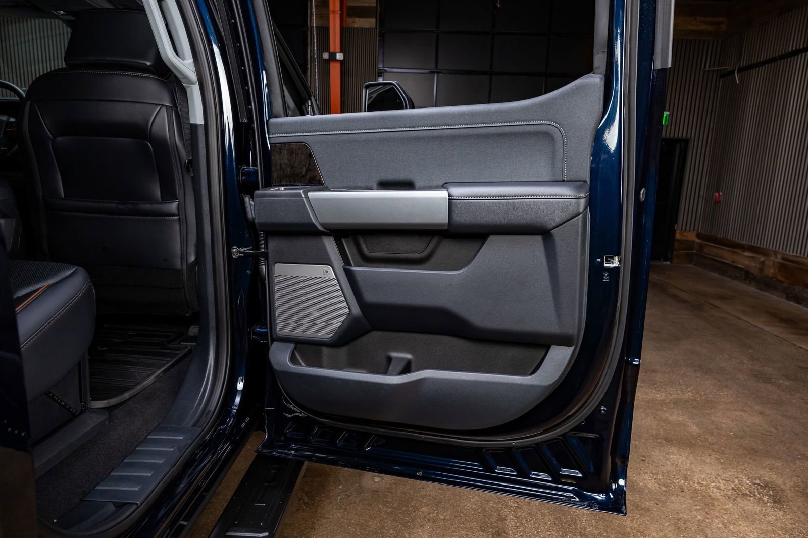 Used 2025 Ford F350 Lariat w/ Black Appearance Package image 39