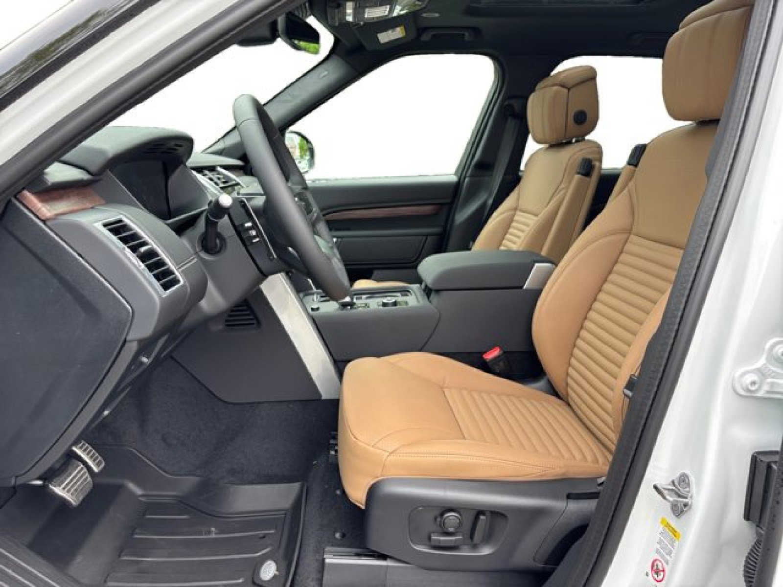 New 2025 Land Rover Discovery Dynamic SE image 10