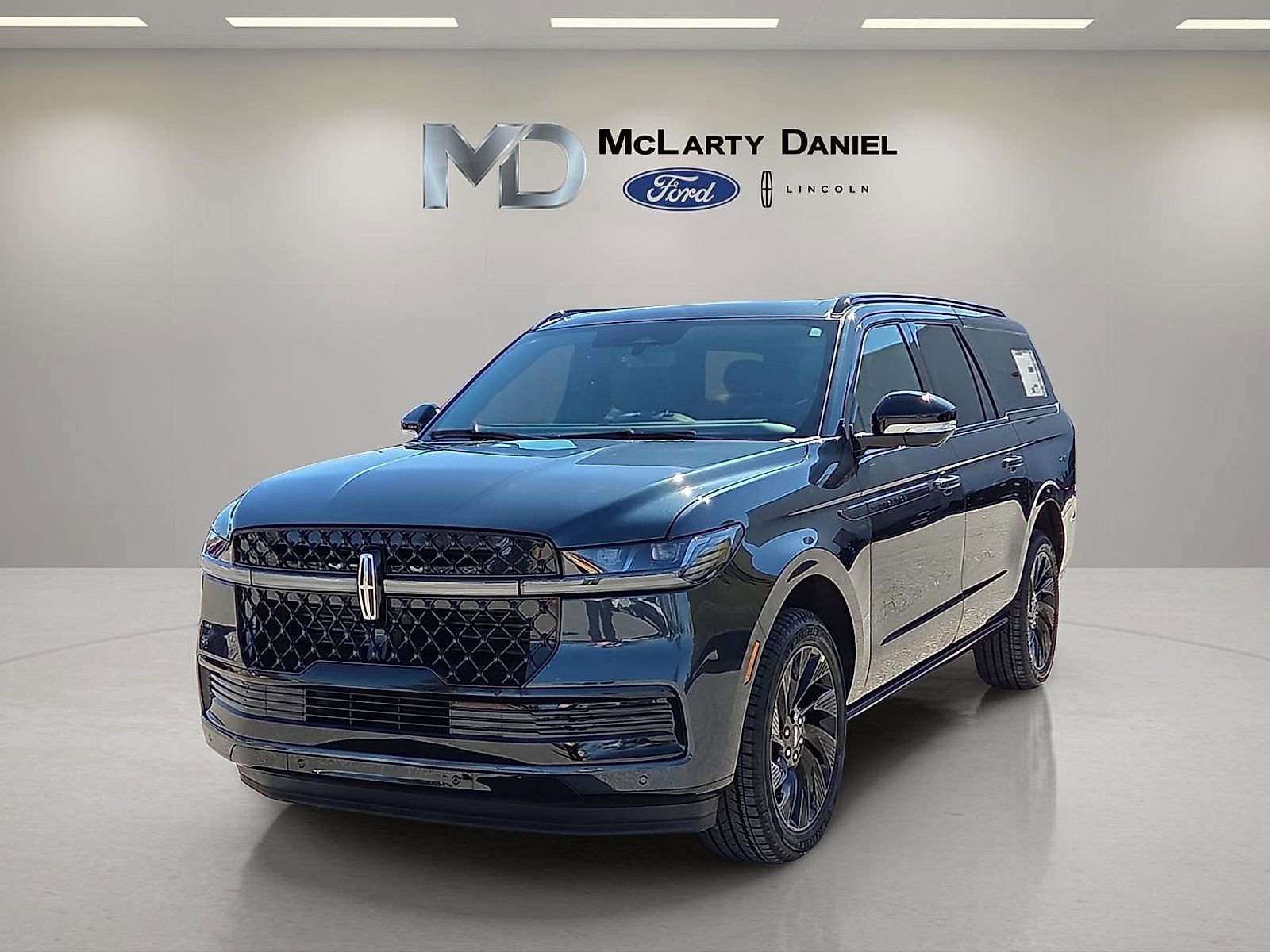 New 2026 Lincoln Navigator L Reserve w/ Jet Appearance Package image 2