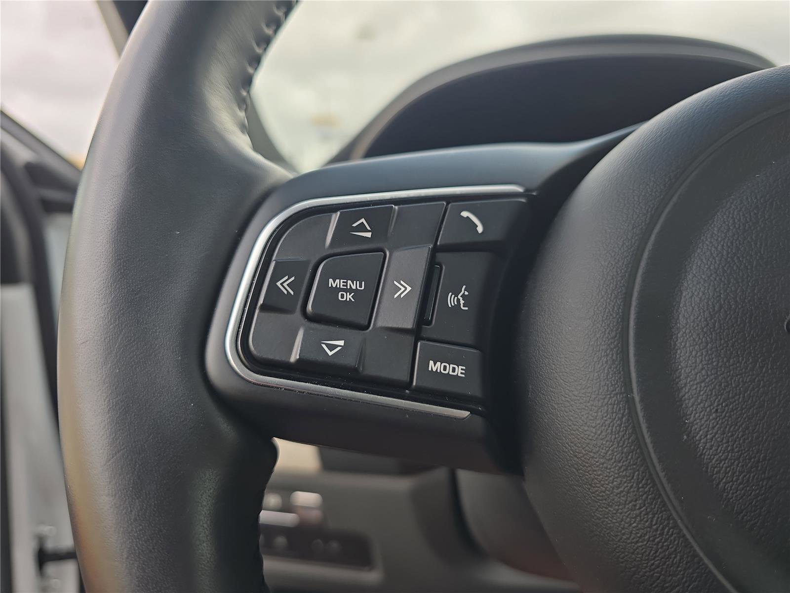 Used 2020 Jaguar E-PACE SE image 27