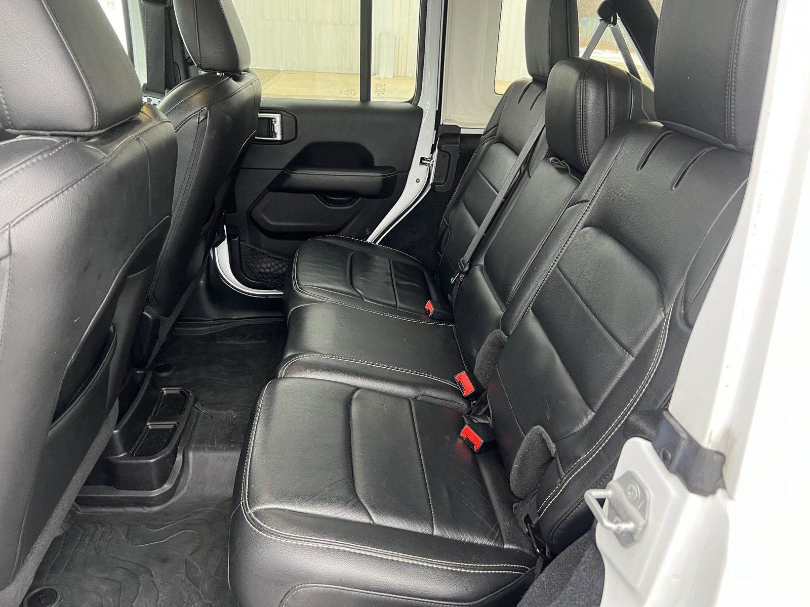 Used 2019 Jeep Wrangler Unlimited Sahara image 25