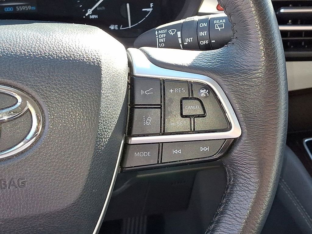 Used 2024 Toyota Sienna XLE image 18
