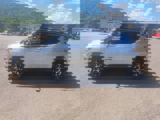 New 2025 Jeep Compass Limited image 2
