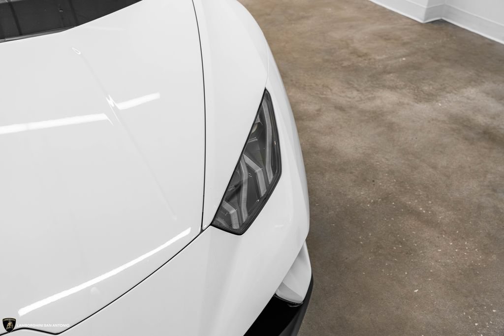 Used 2019 Lamborghini Huracan Performante AWD/4WD image 14