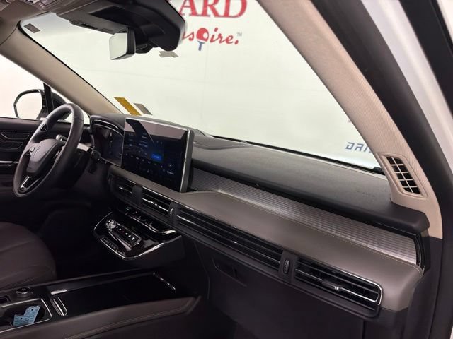 Used 2024 Lincoln Corsair AWD w/ Equipment Group 102A image 17