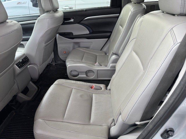 Used 2017 Toyota Highlander Limited Platinum image 6