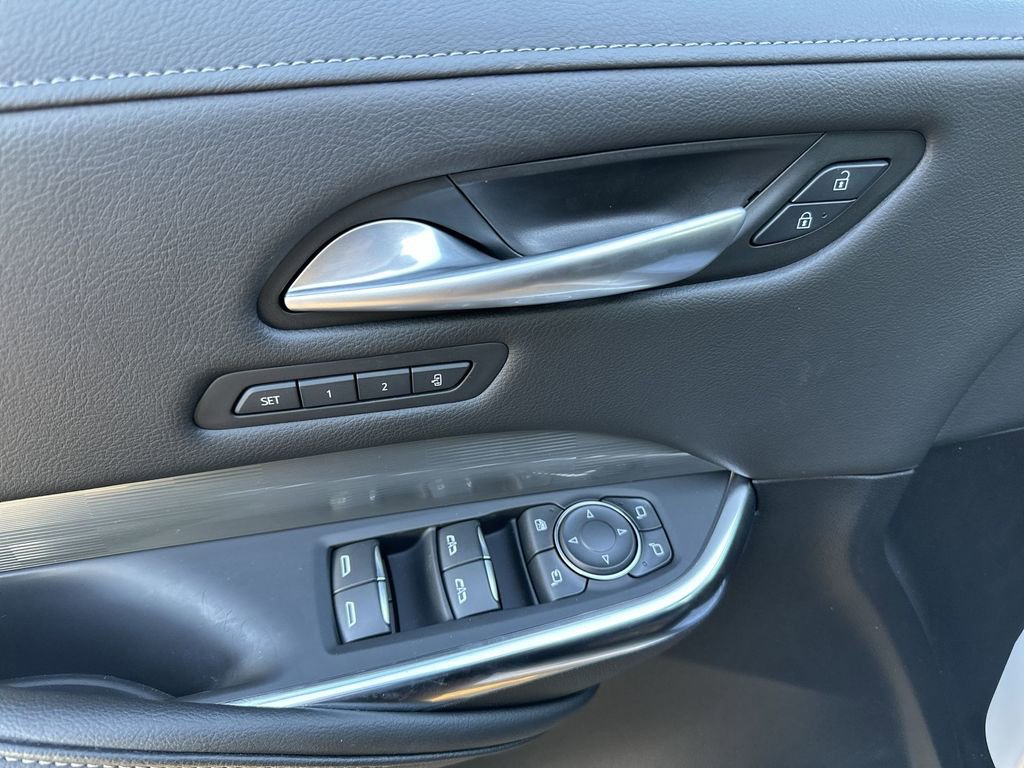 Used 2025 Cadillac XT4 Premium Luxury image 13