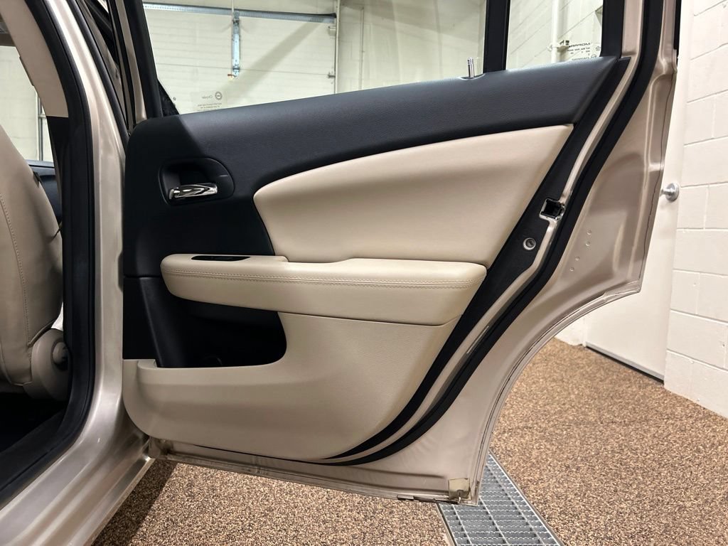 Used 2014 Chrysler 200 Limited FWD image 15