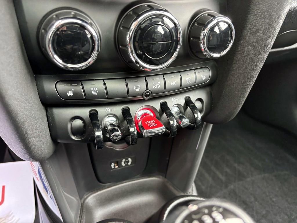 Used 2015 MINI Cooper 4-Door Hardtop image 18