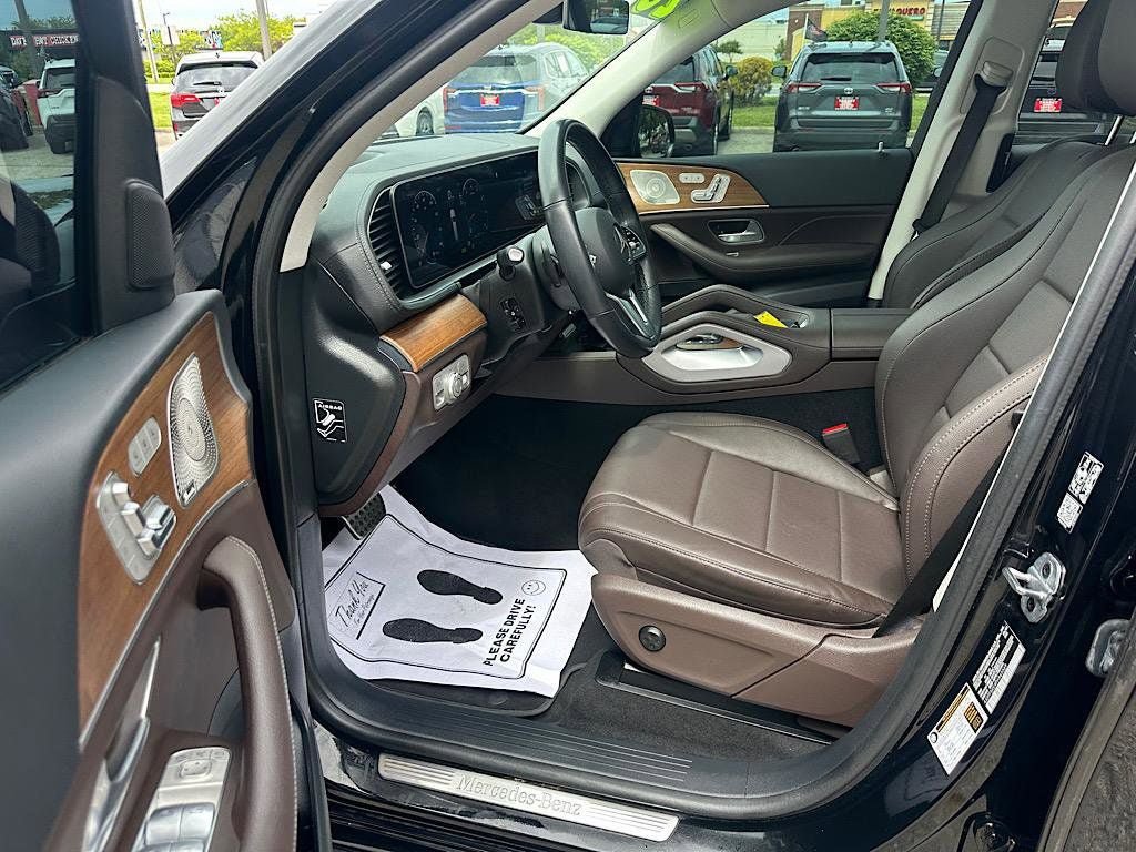 Used 2023 Mercedes-Benz GLS 450 4MATIC image 12