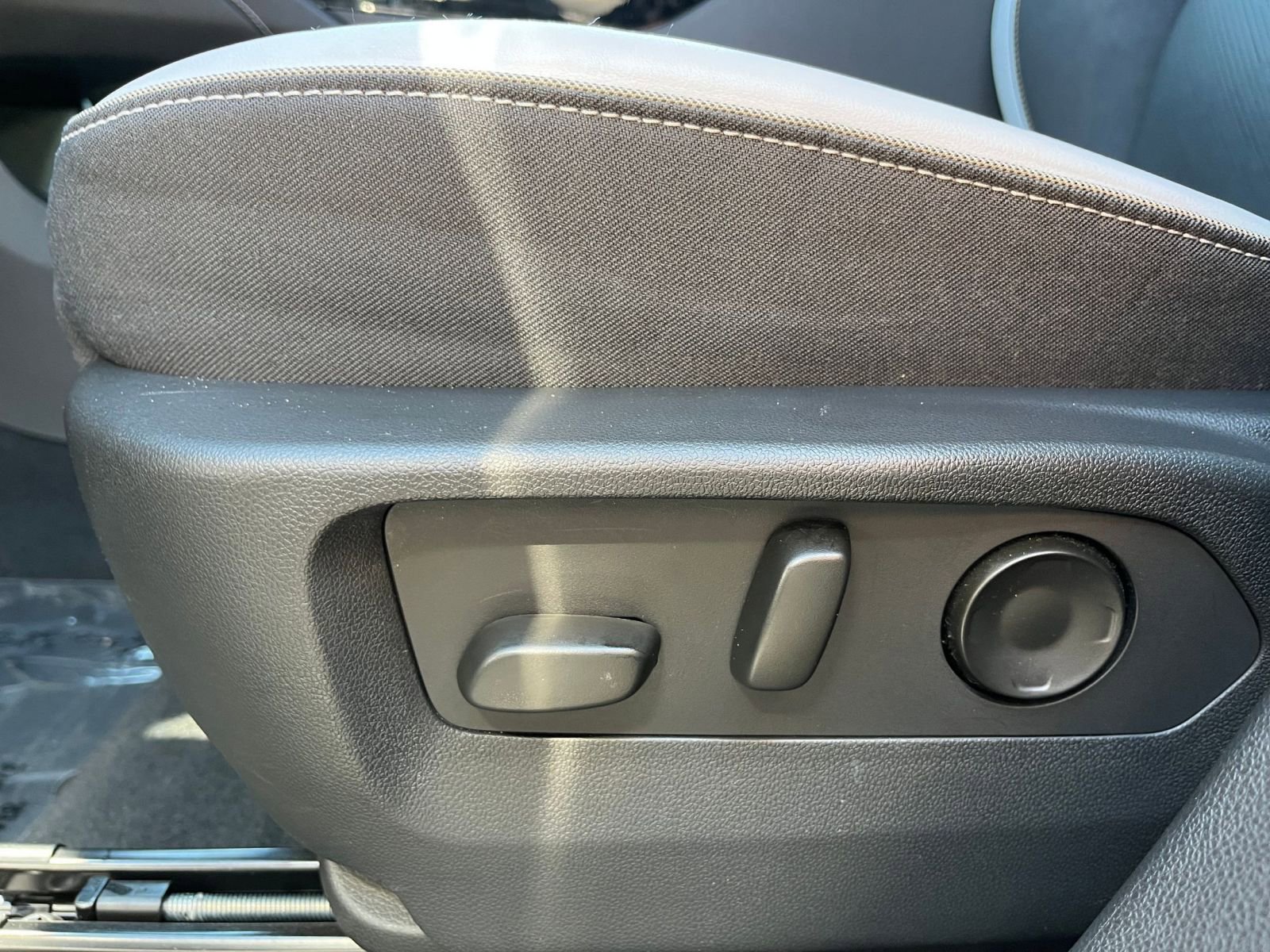 Used 2024 Buick Envision Sport Touring image 23