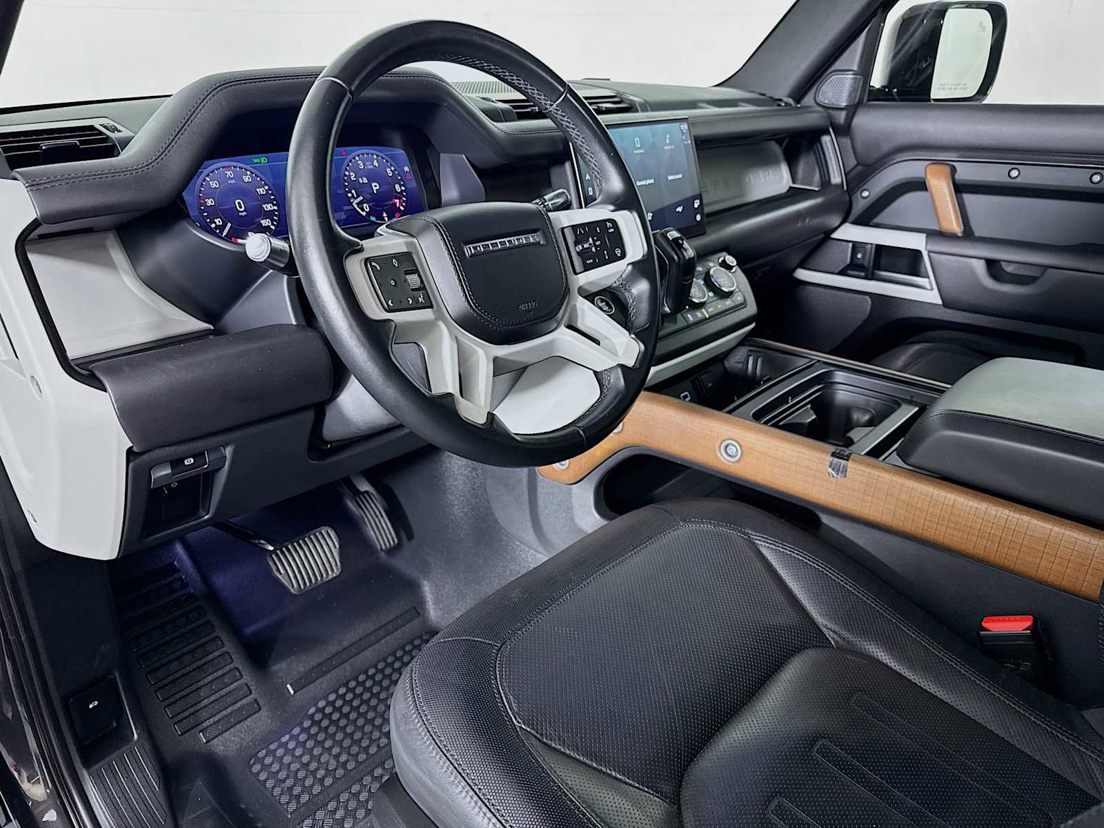 Certified 2022 Land Rover Defender 110 X-Dynamic HSE image 9