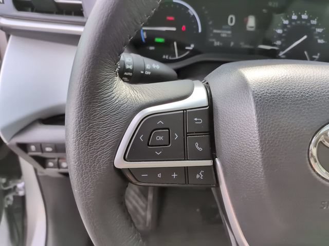 Certified 2025 Toyota Sienna XLE FWD image 15