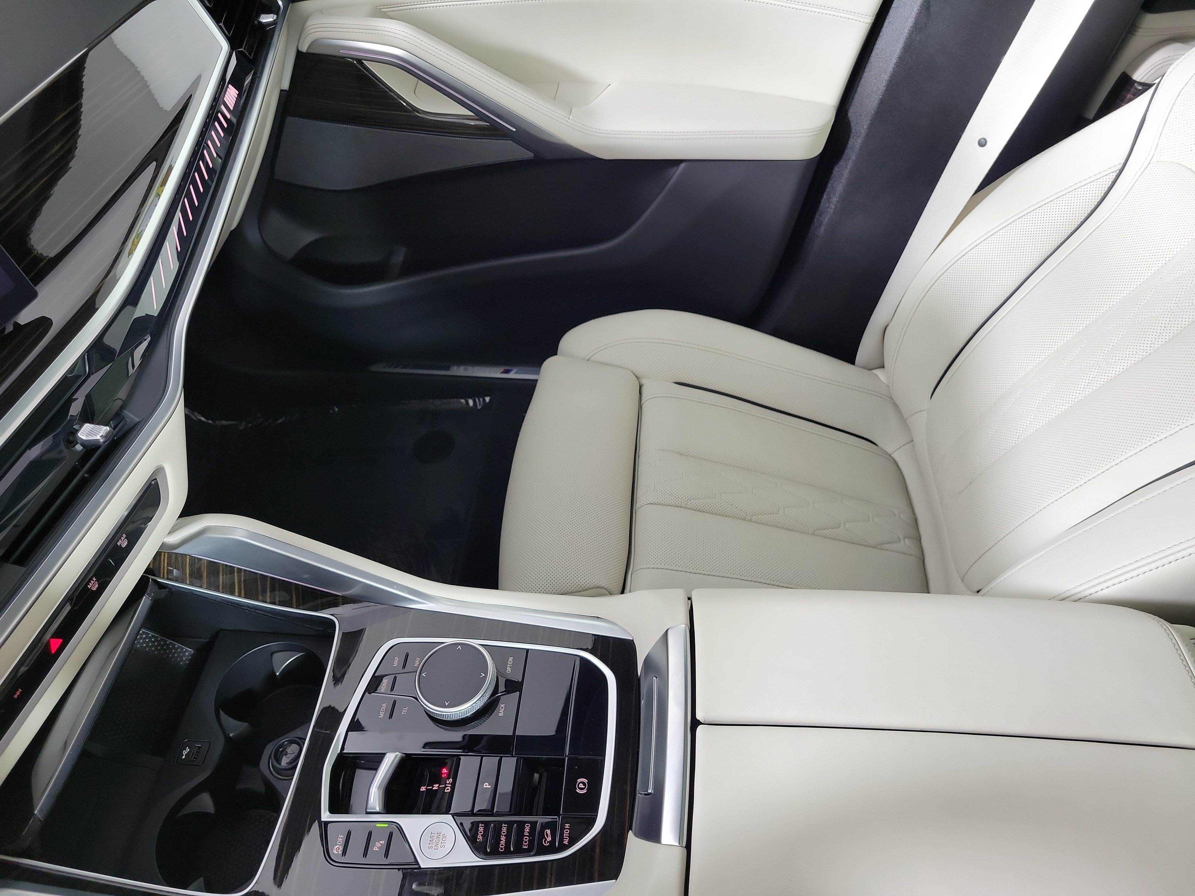 Certified 2025 BMW X6 M60i AWD/4WD image 23