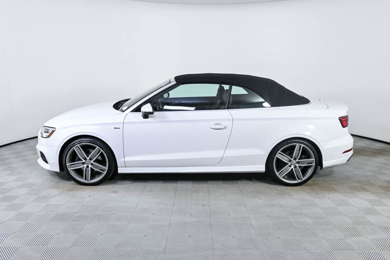 Used 2018 Audi A3 2.0T Premium Plus w/ Premium Plus Package FWD image 2