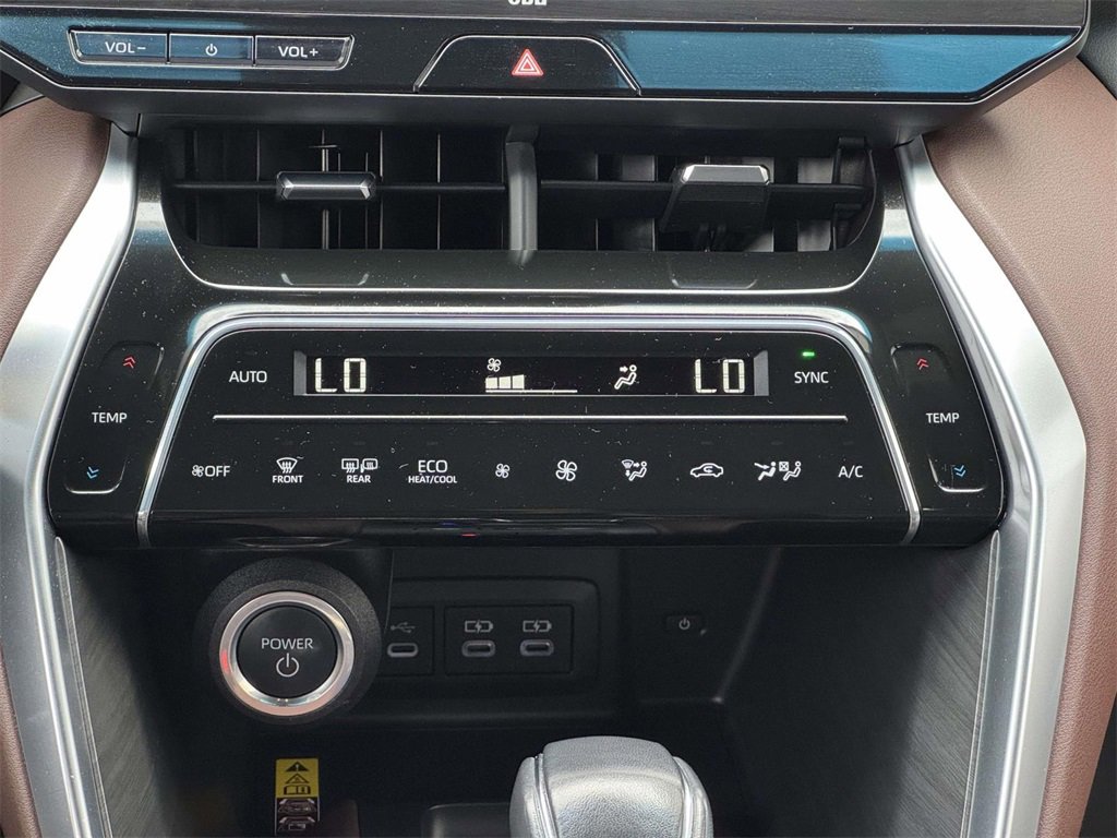 Used 2024 Toyota Venza XLE image 5