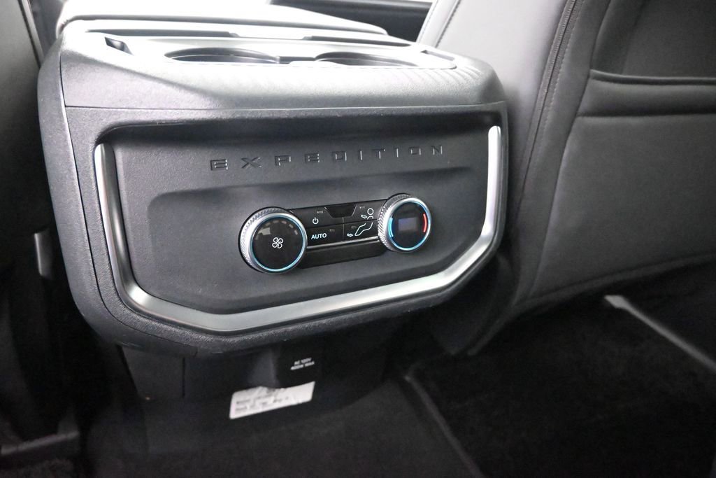 Used 2025 Ford Expedition Active AWD/4WD image 16