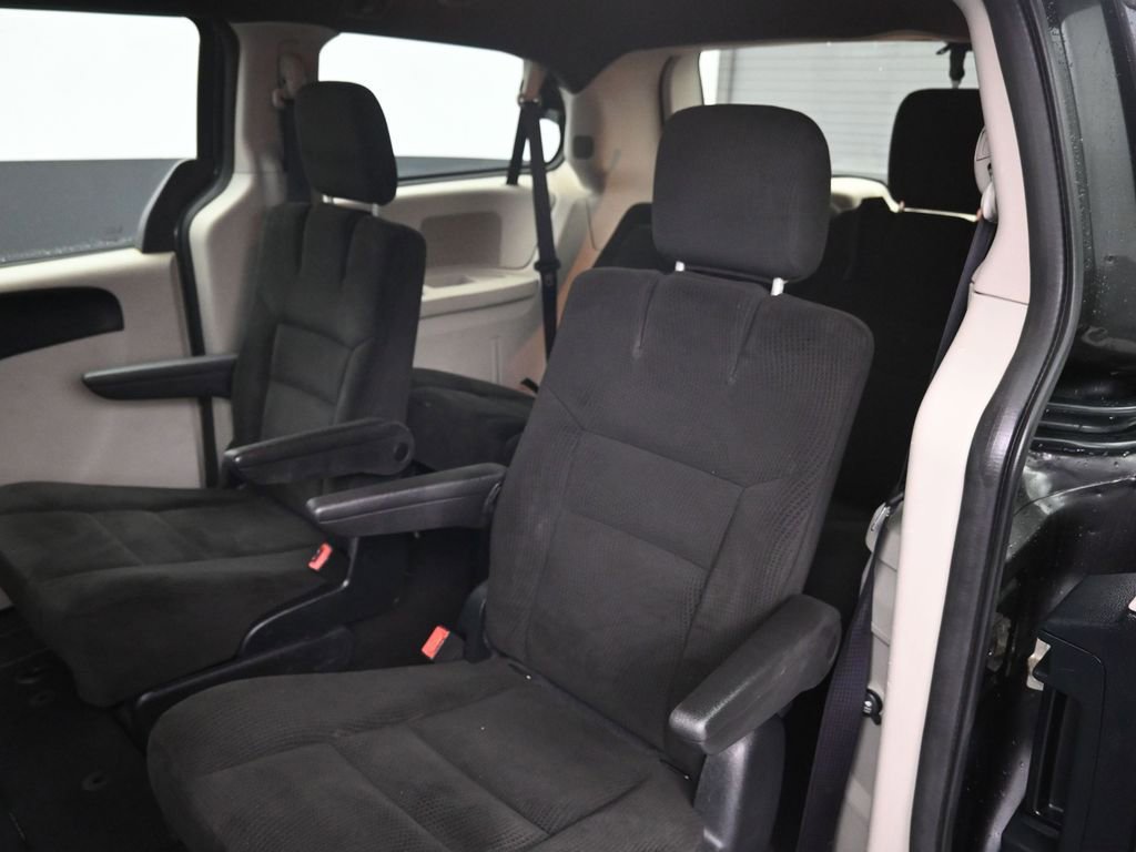 Used 2016 Dodge Grand Caravan SE image 20