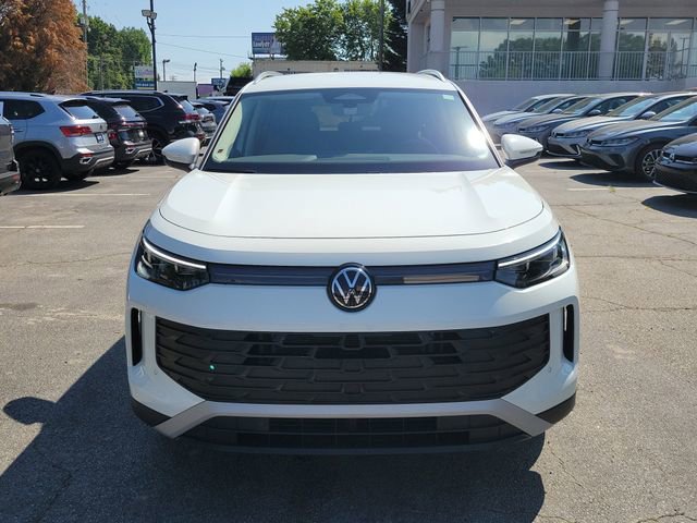 Certified 2025 Volkswagen Tiguan SE FWD image 2