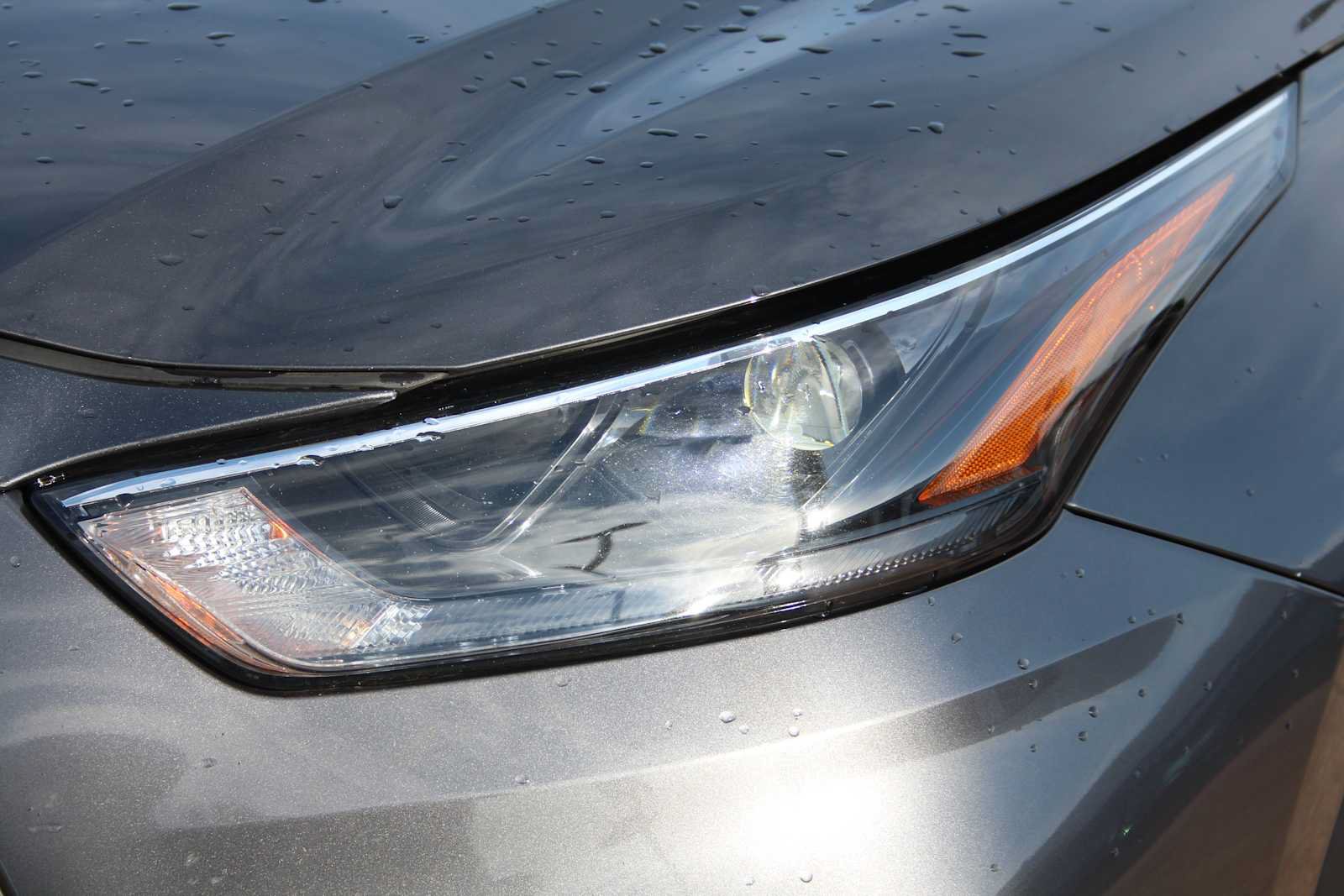 Used 2023 Toyota Highlander LE AWD/4WD image 5