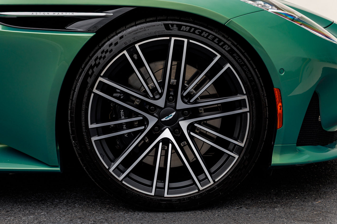 Used 2025 Aston Martin DB12 Coupe image 26