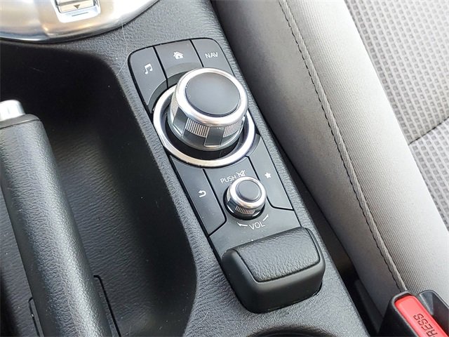 Used 2019 Toyota Yaris L image 24