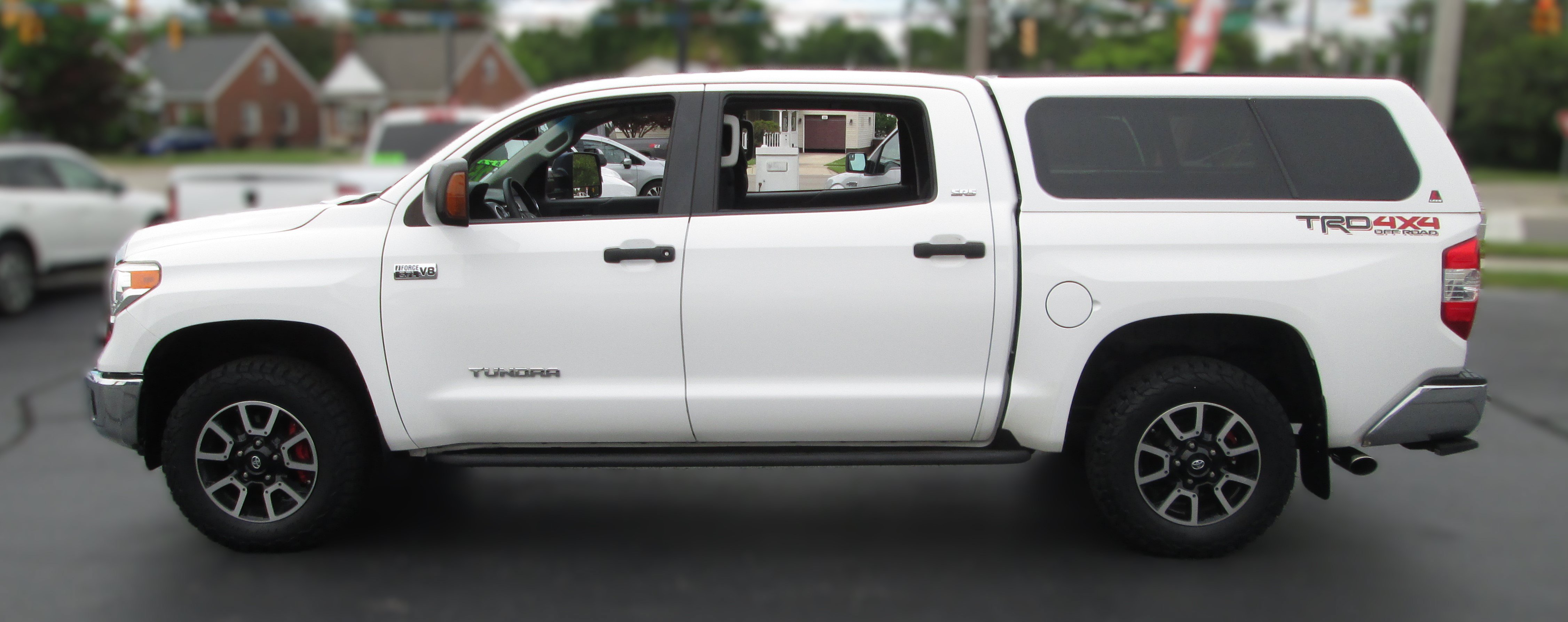 Used 2015 Toyota Tundra SR5 w/ TRD Off Road Package AWD/4WD image 5