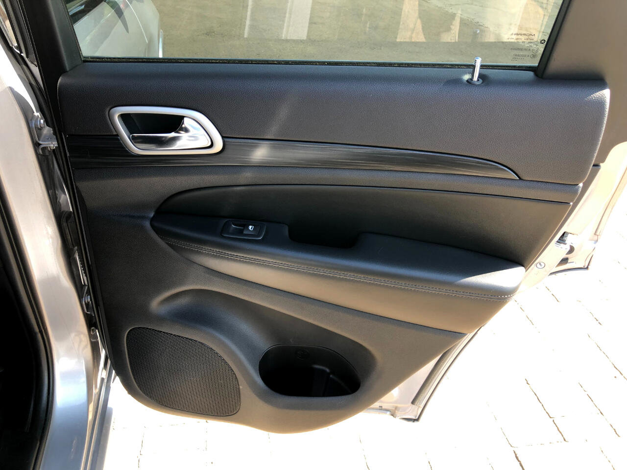 Used 2020 Jeep Grand Cherokee Altitude image 27