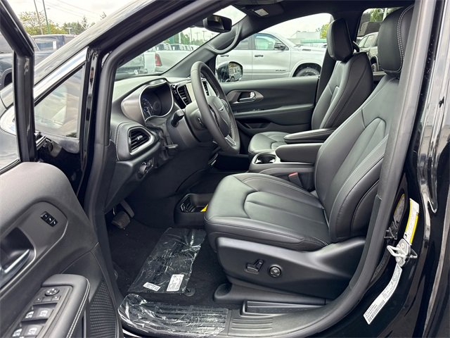 New 2025 Chrysler Pacifica Select image 10