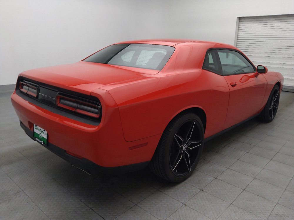 Used 2016 Dodge Challenger SXT RWD image 9