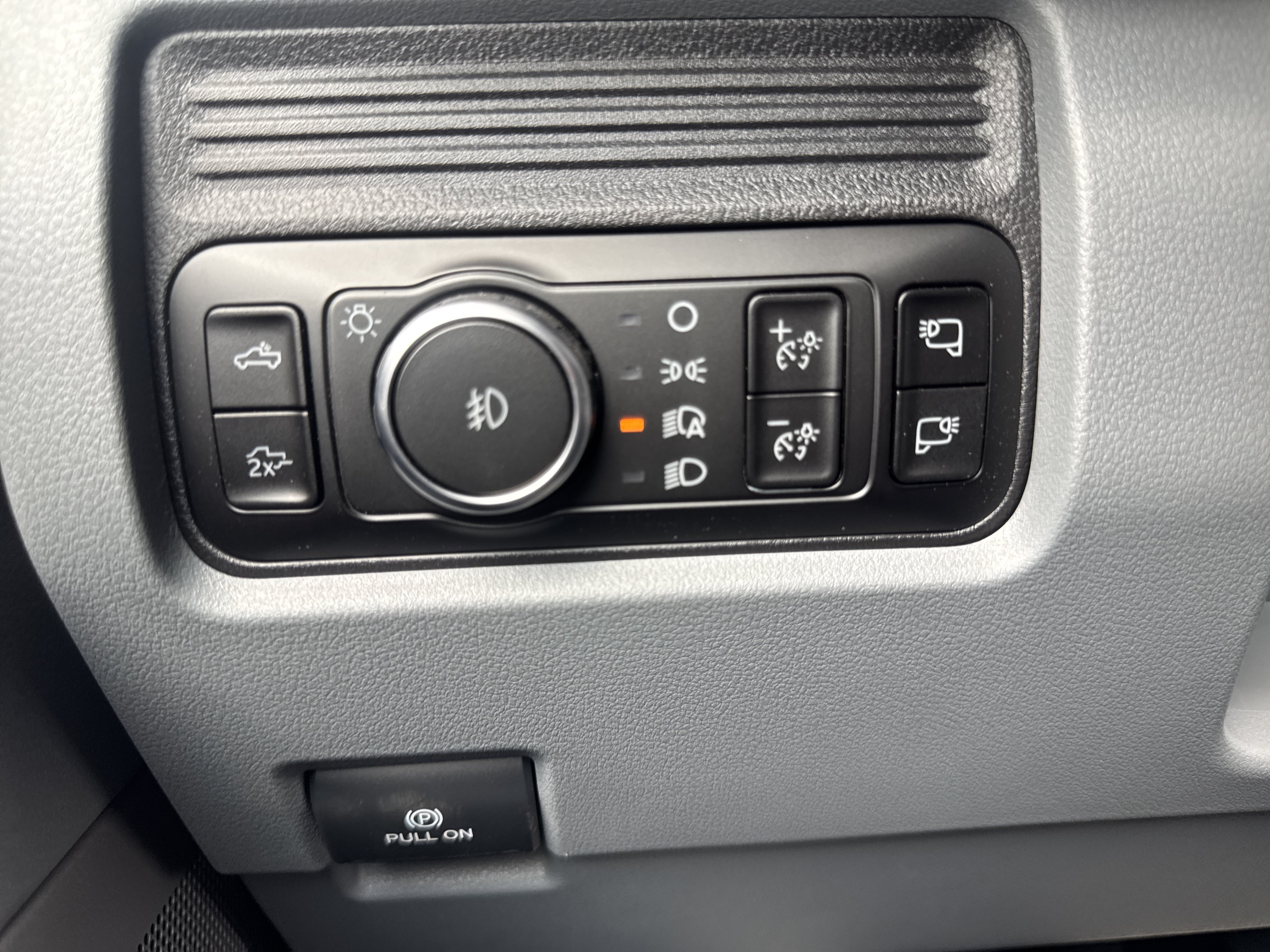 New 2026 Ford F250 XLT w/ XLT Premium Package AWD/4WD image 30