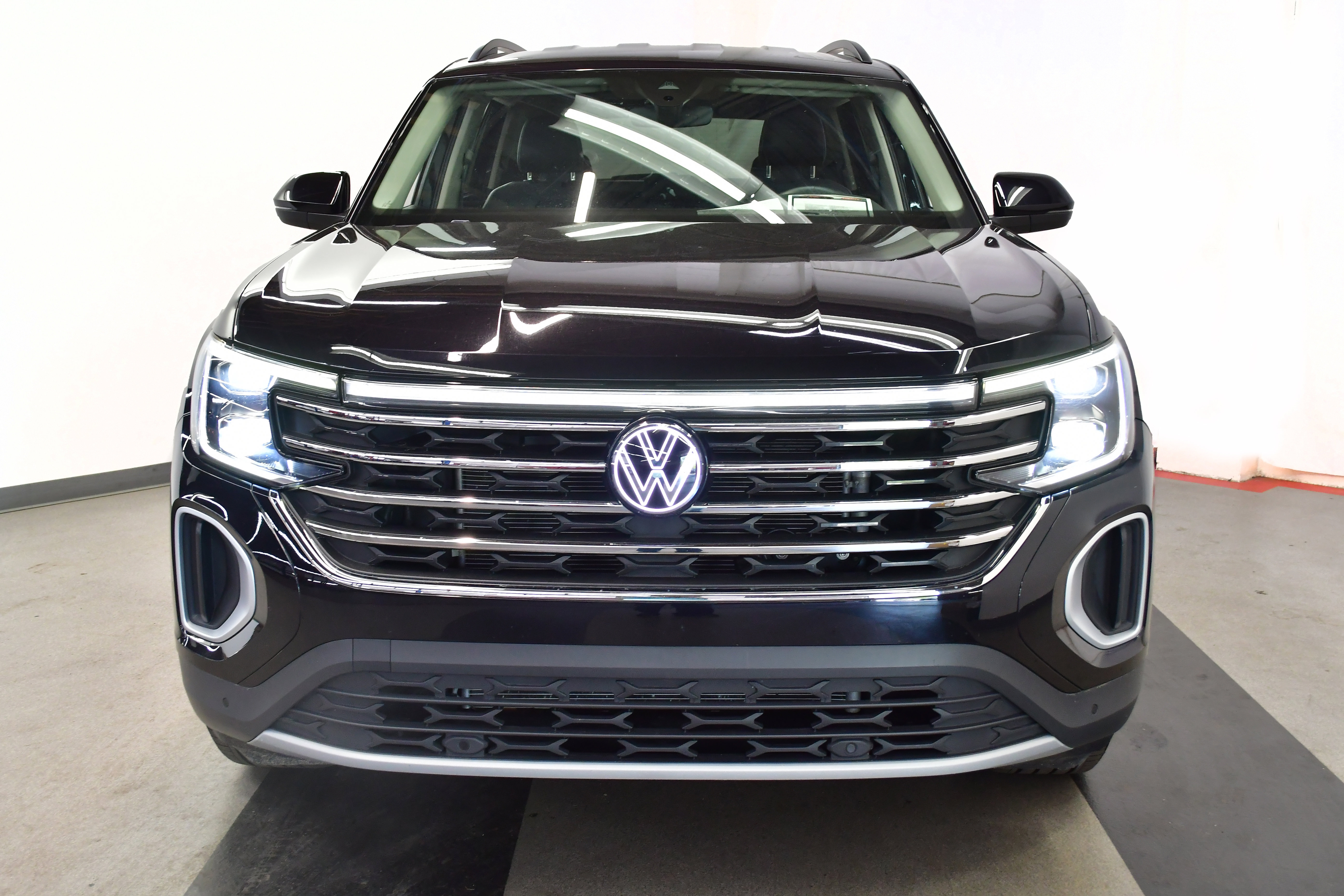 Used 2025 Volkswagen Atlas SE FWD image 3