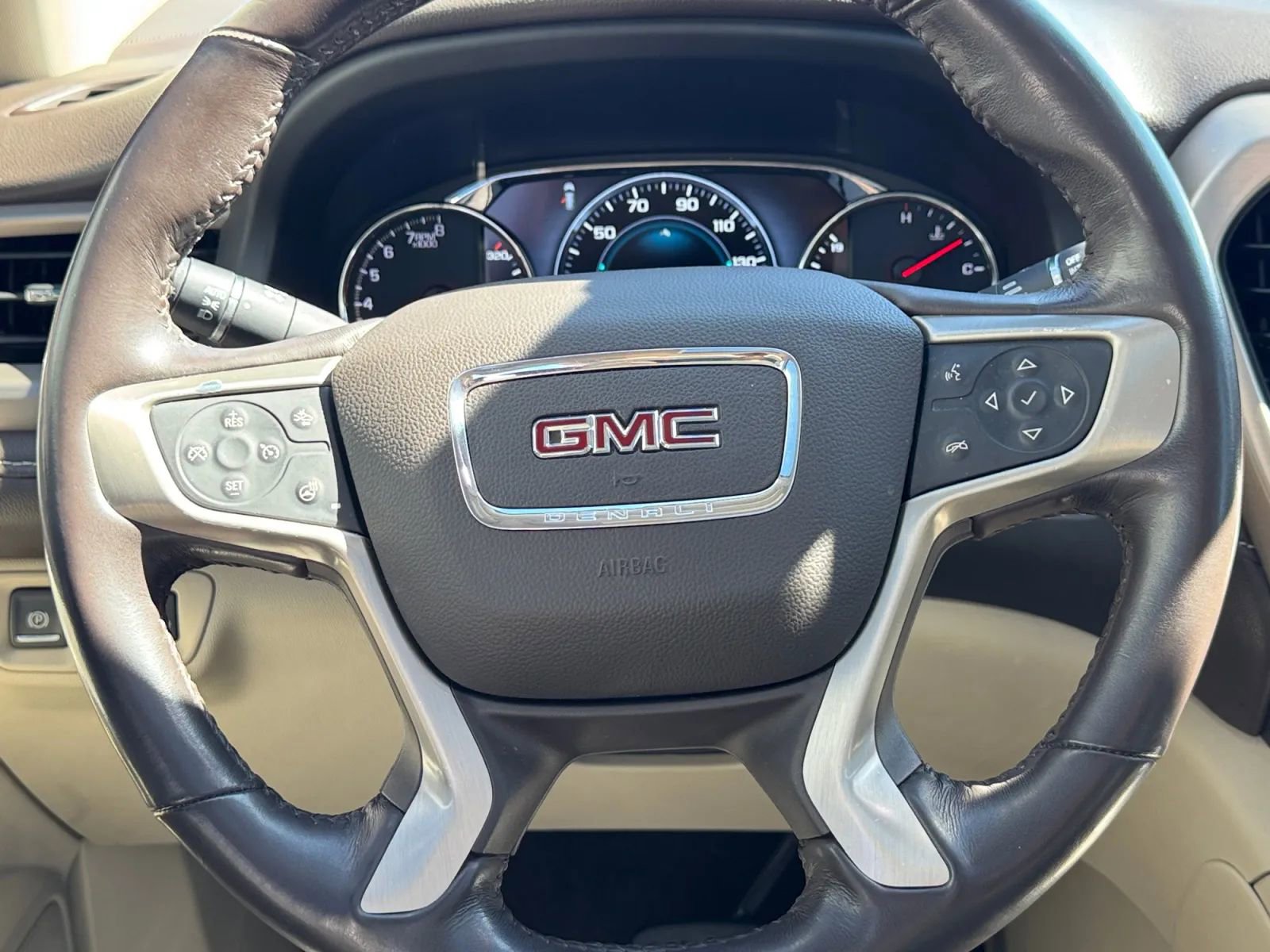 Used 2019 GMC Acadia Denali image 23