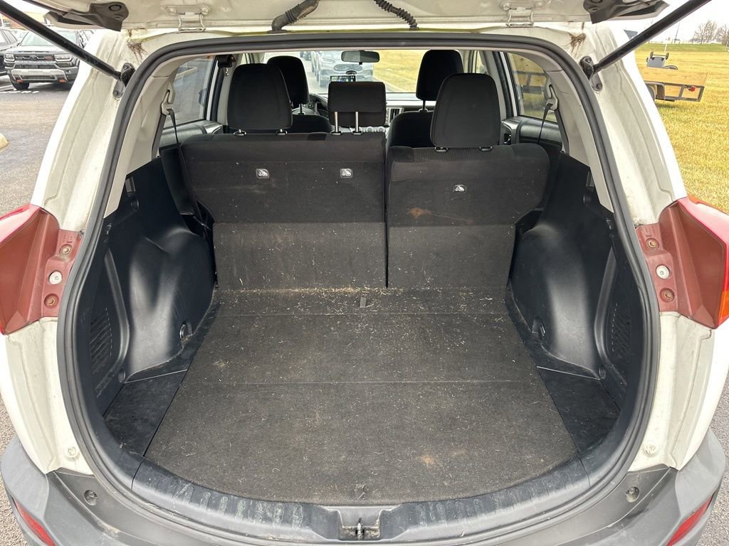 Used 2015 Toyota RAV4 LE image 10