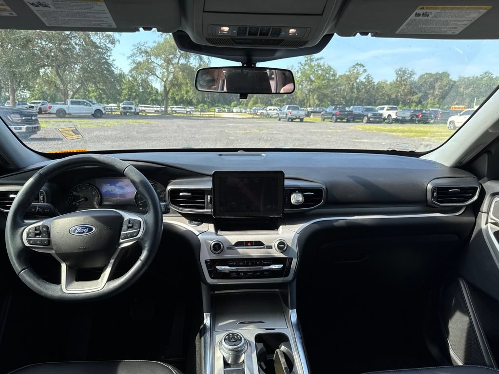 Used 2022 Ford Explorer XLT w/ Equipment Group 202A RWD image 12
