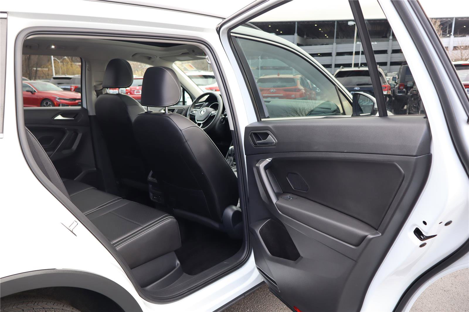 Certified 2021 Volkswagen Tiguan SE w/ Panoramic Sunroof Package image 30