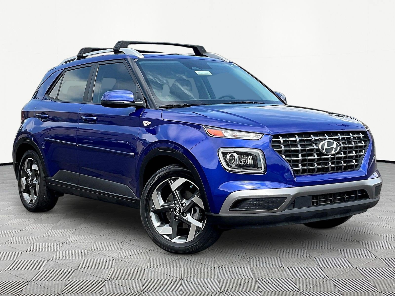 Certified 2024 Hyundai Venue Limited FWD image 3