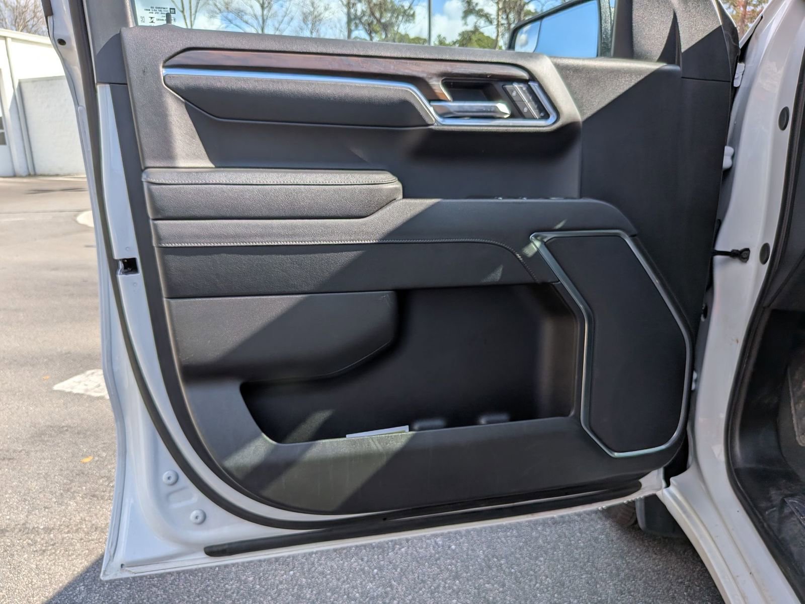 Used 2025 GMC Sierra 1500 SLT image 12